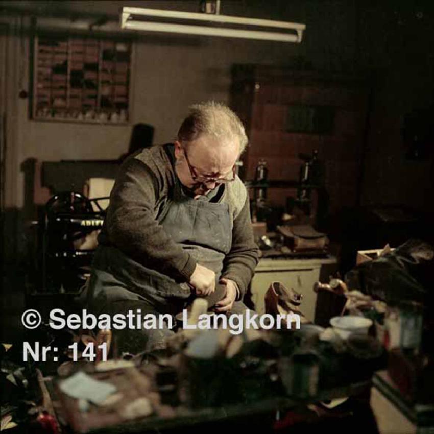 E0141HandwerkSebastianLangkorn1977Berlin