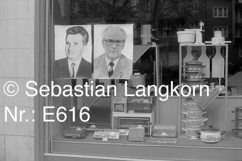 E0616SebastianLangkornPropaganda1985Berlin
