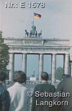 E1578SebastianLangkornBerlinerMauer1966