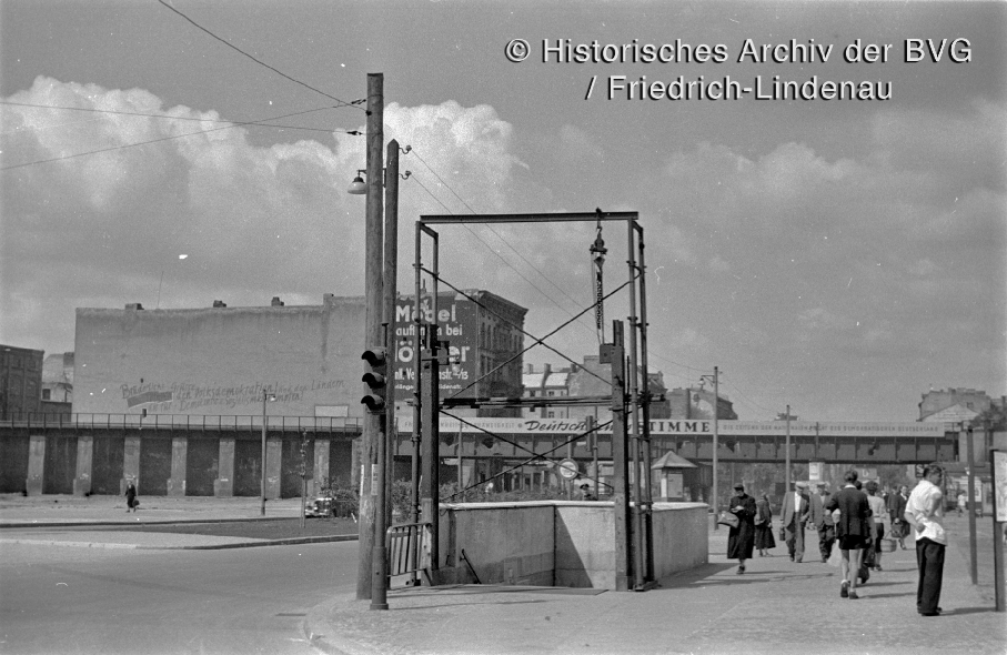EingangUStalinallee